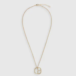 Collar con colgante de monograma dorado