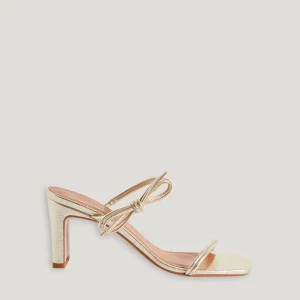 Sandalias de cuero dorado