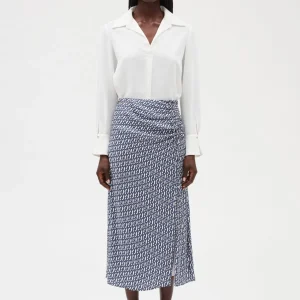 Falda midi con monograma azul