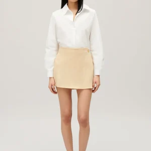 Falda short cruzada en beige