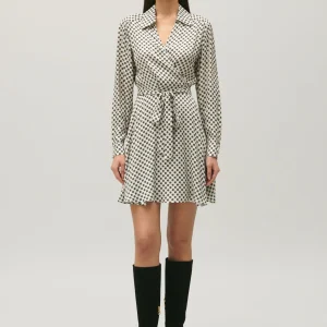 Vestido cruzado con estampado blanco