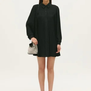 Vestido corto plisado