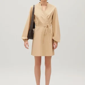 Vestido corto cruzado cuello mao