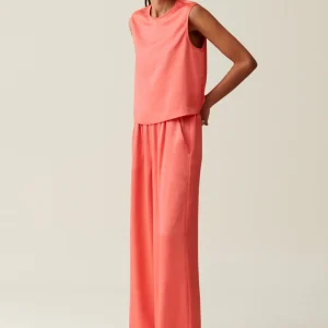 Top sin mangas con espalda abierta