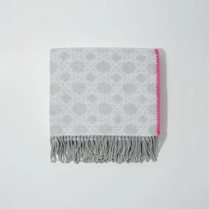 Poncho con monograma