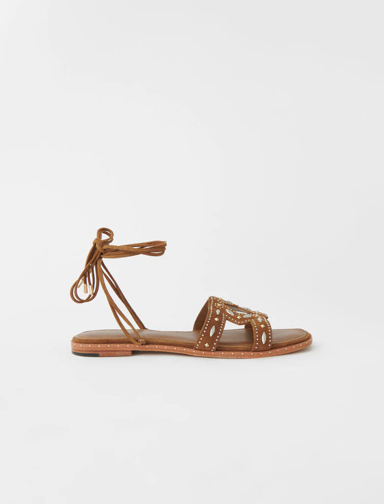 Sandalias planas para atar con tachuelas