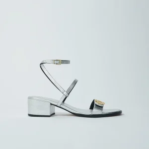 Sandalias con tiras de piel