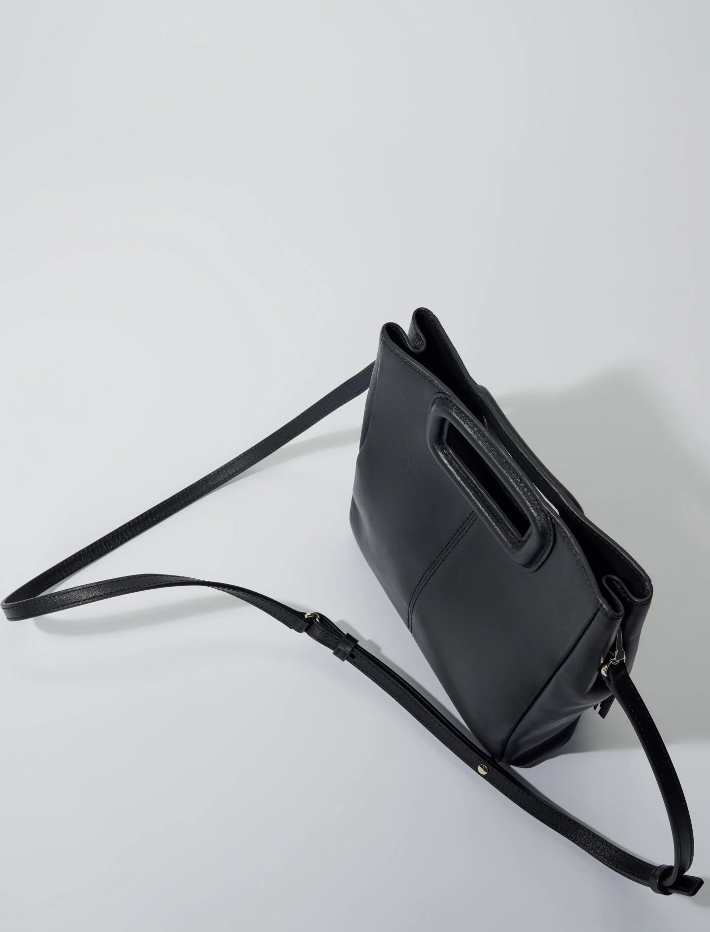 Bolso M de cuero con flecos - Imagen 4