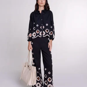 Camisa con tréboles de ganchillo