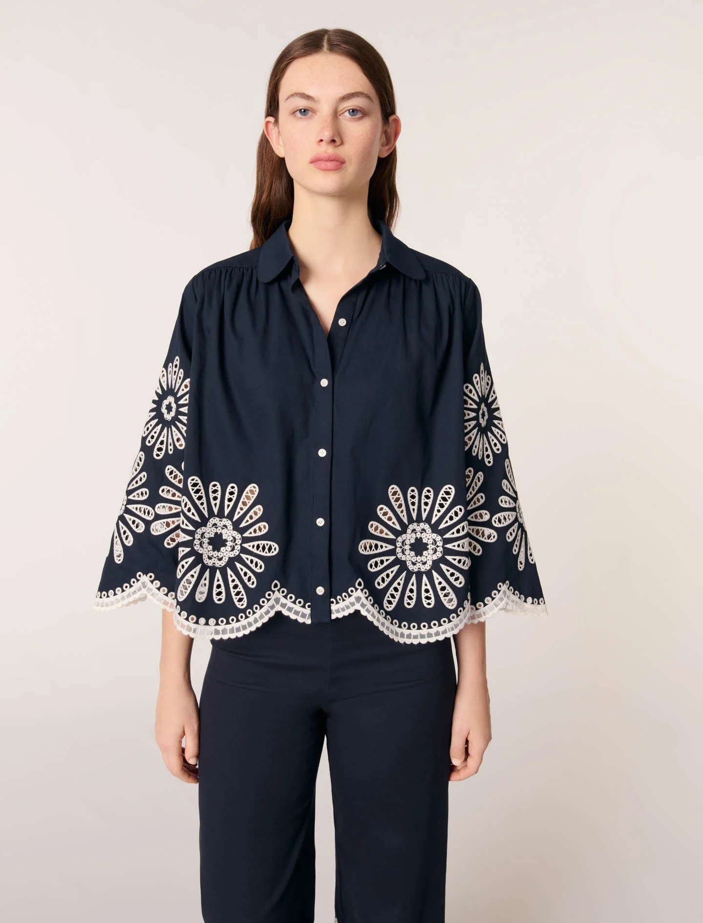 Camiseta corta con detalles de ganchillo - Imagen 3