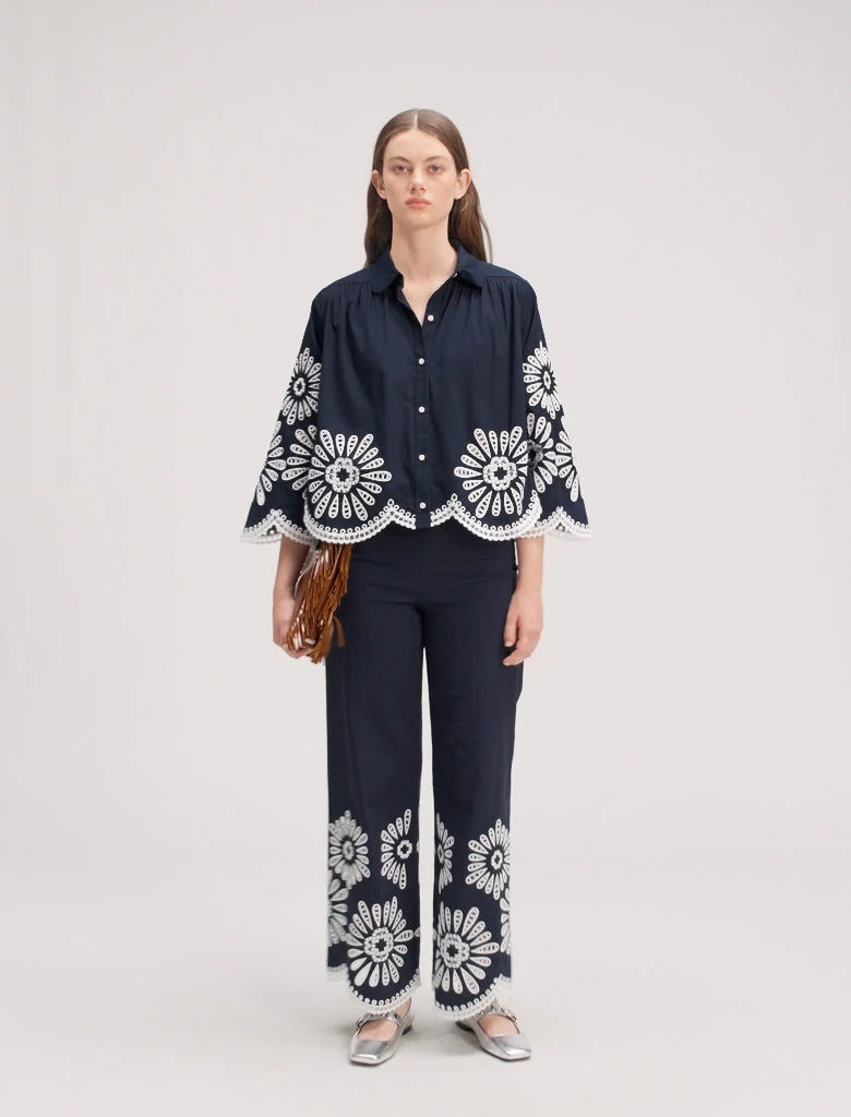 Camiseta corta con detalles de ganchillo