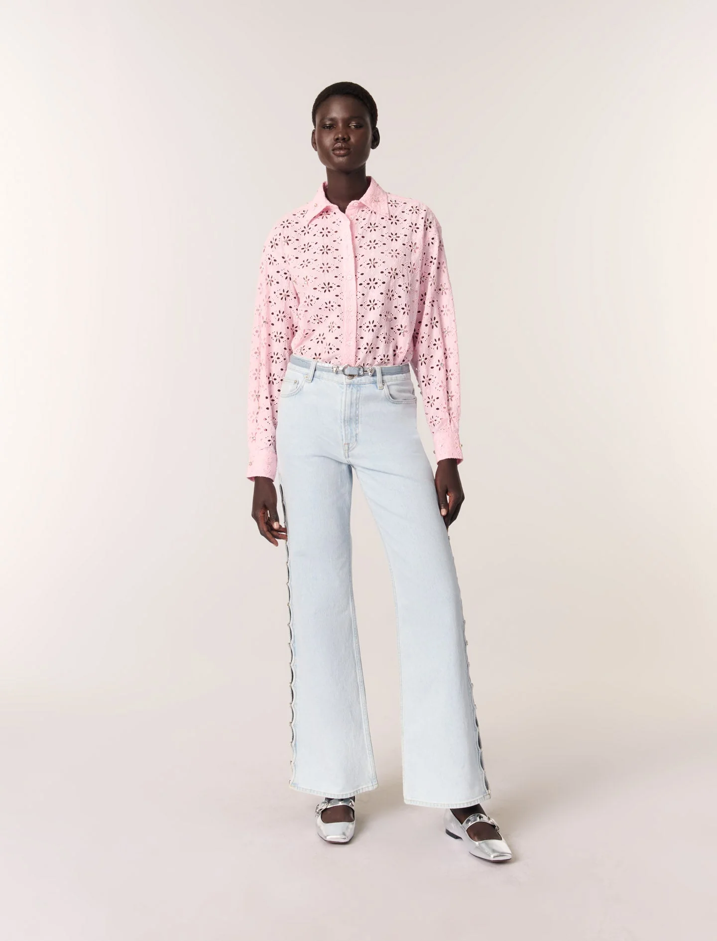 Camisa con bordados y pedrería