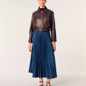 Falda larga plisada con tachuelas