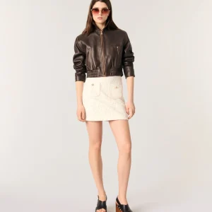 Falda corta de guipur