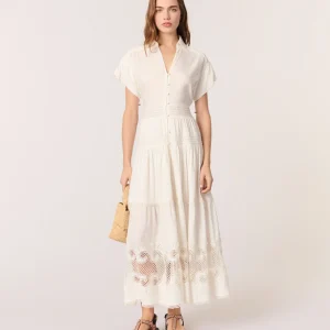 Vestido largo bordado con volantes