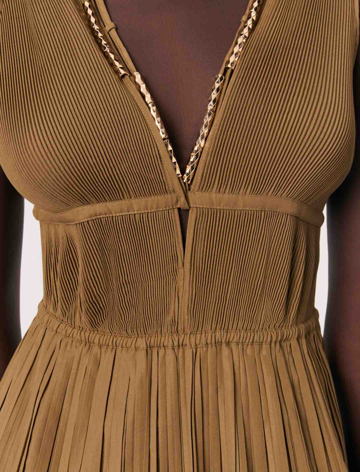 Vestido plisado con escote de joyas - Imagen 3