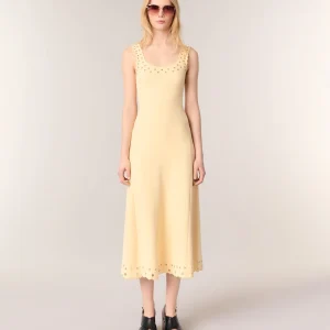 Vestido largo de punto con ojales