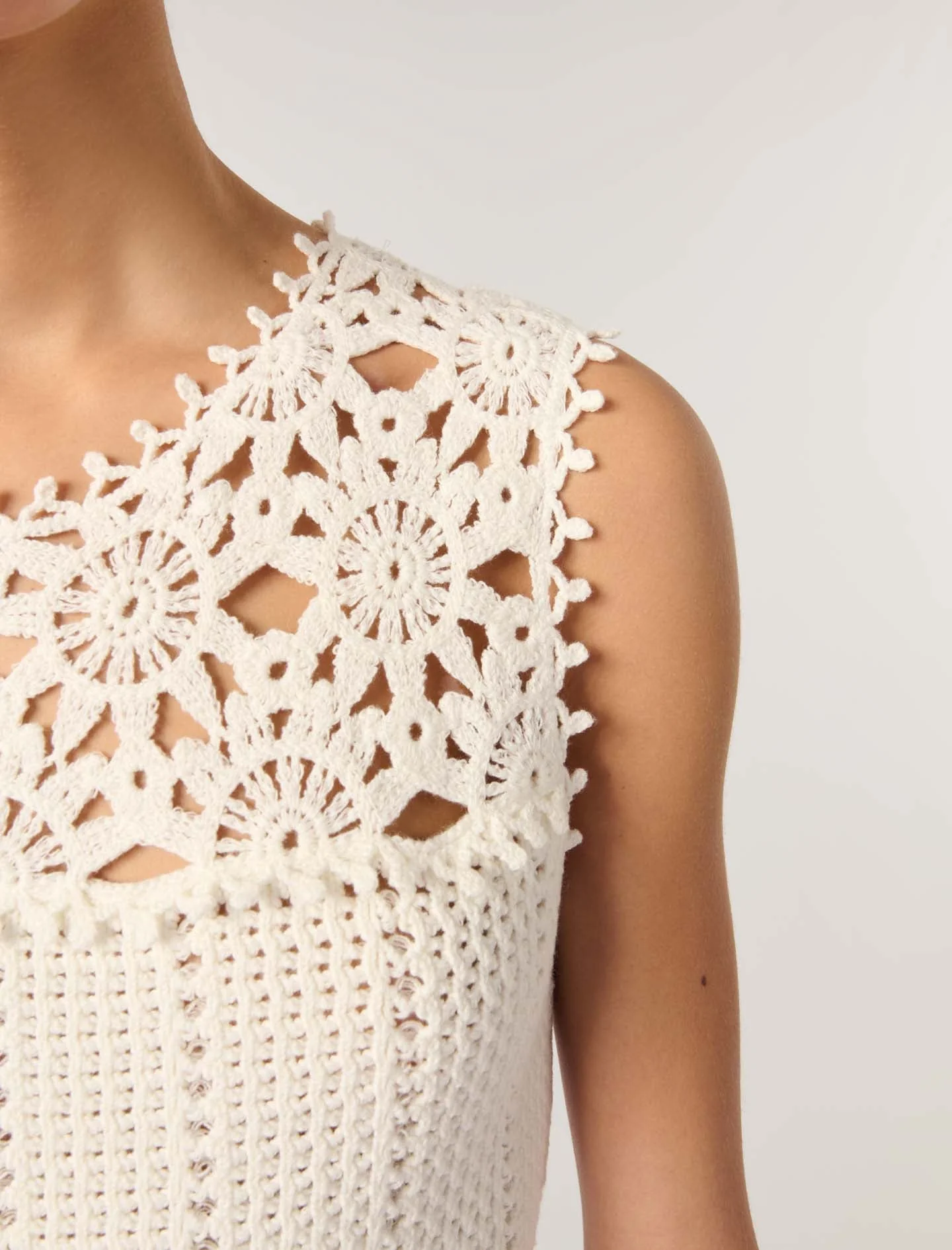 Vestido corto de ganchillo - Imagen 5