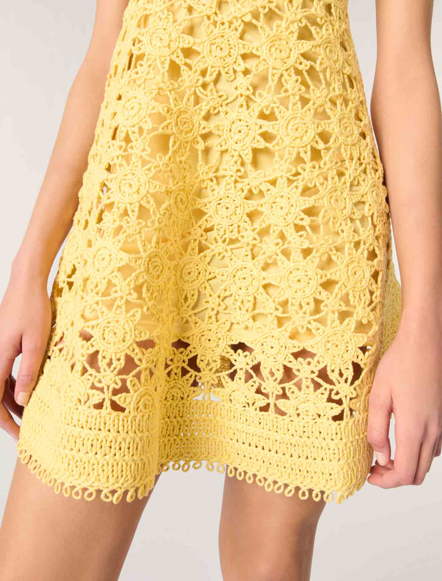 Vestido corto de tirantes de croché - Imagen 5