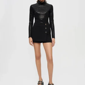 Short trampantojo negro con detalles