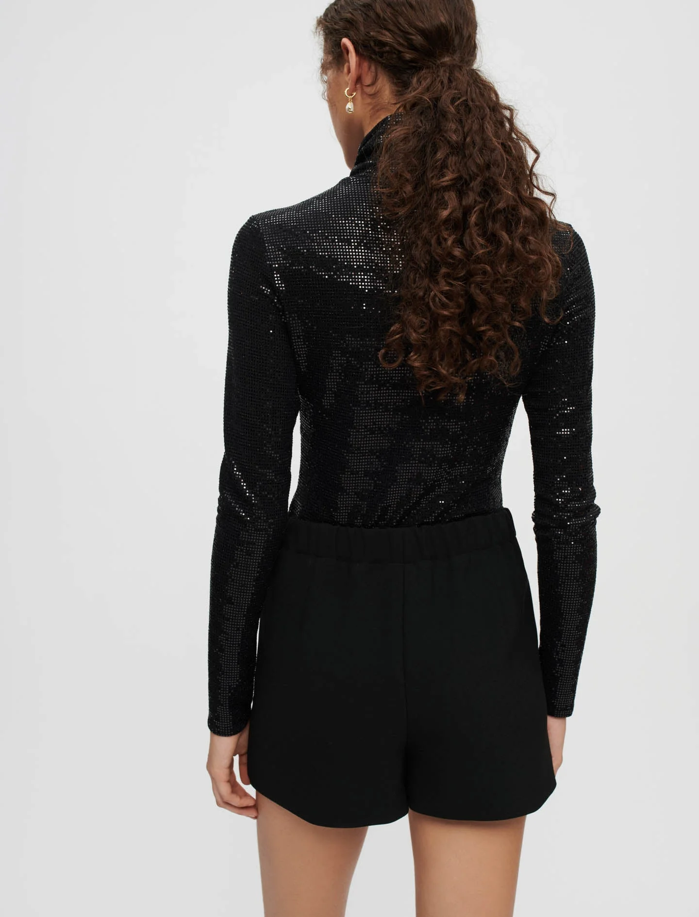 Short trampantojo negro con detalles - Imagen 5