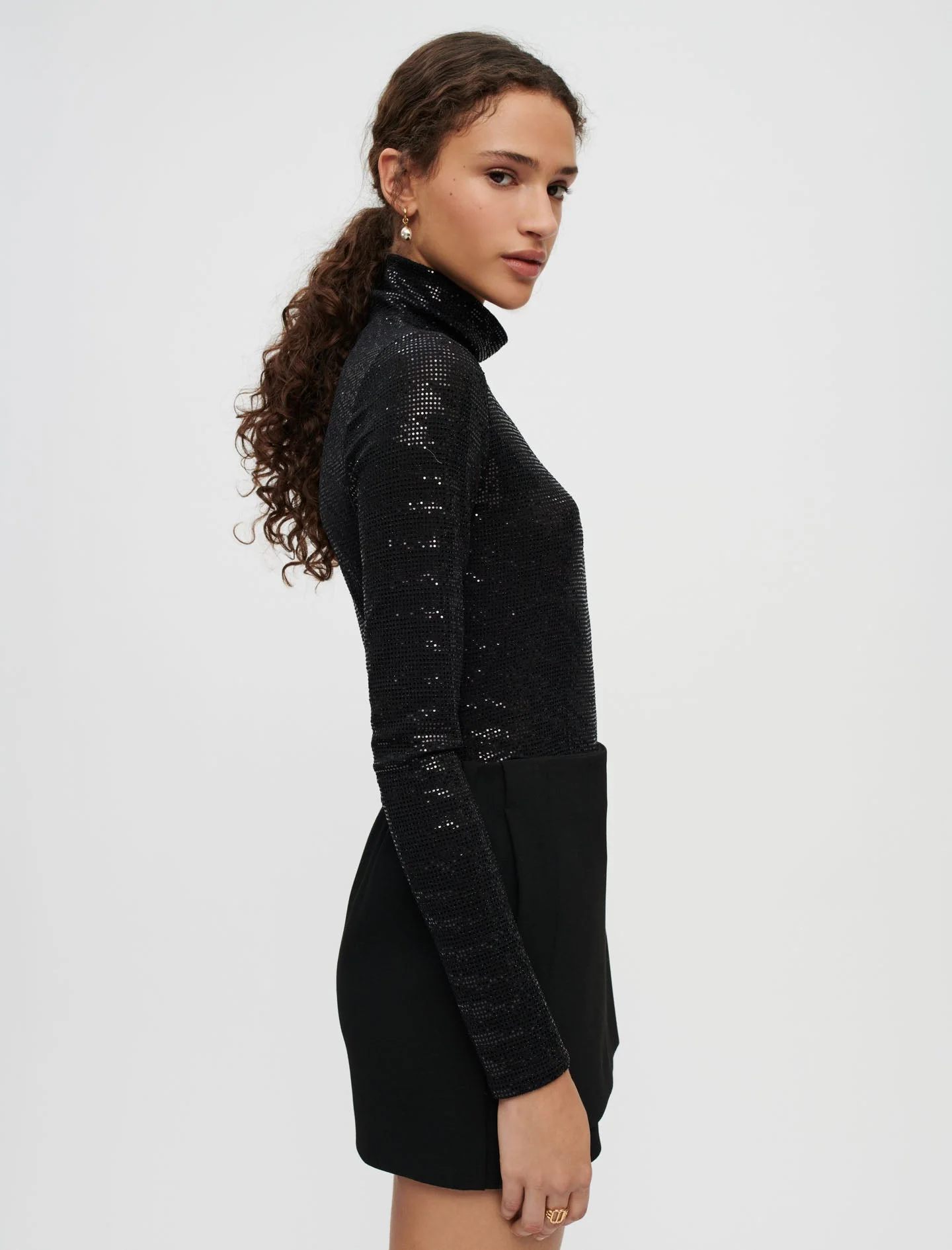 Short trampantojo negro con detalles - Imagen 3