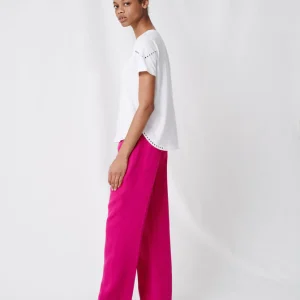 Camiseta blanca con tachuelas