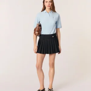 Polo con logotipo de parche