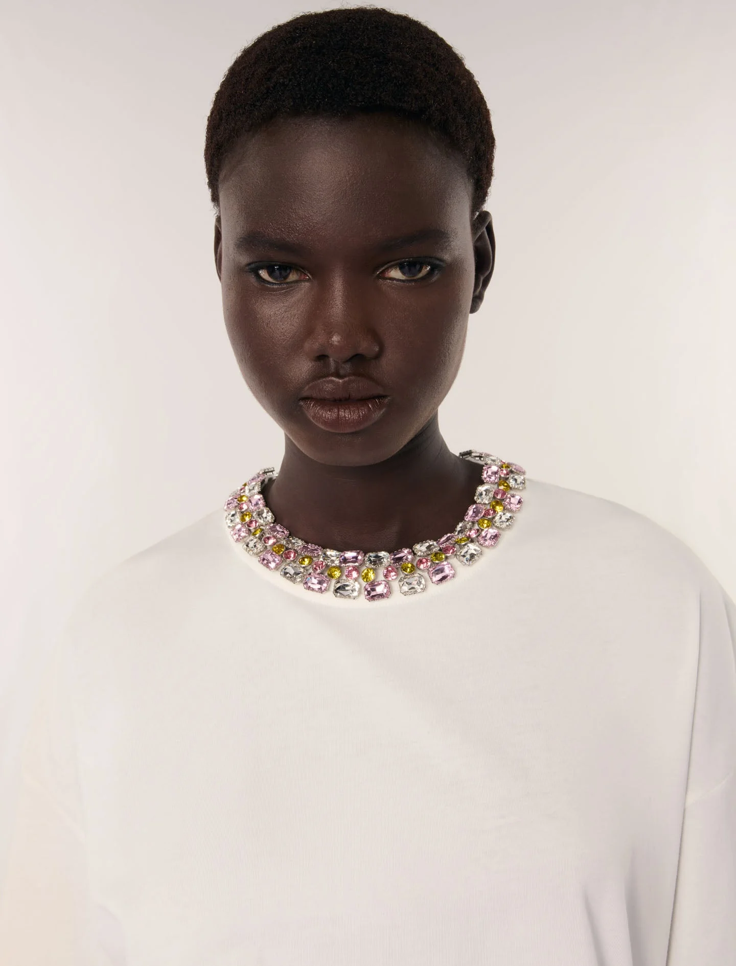 Camiseta con cuello joya - Imagen 3