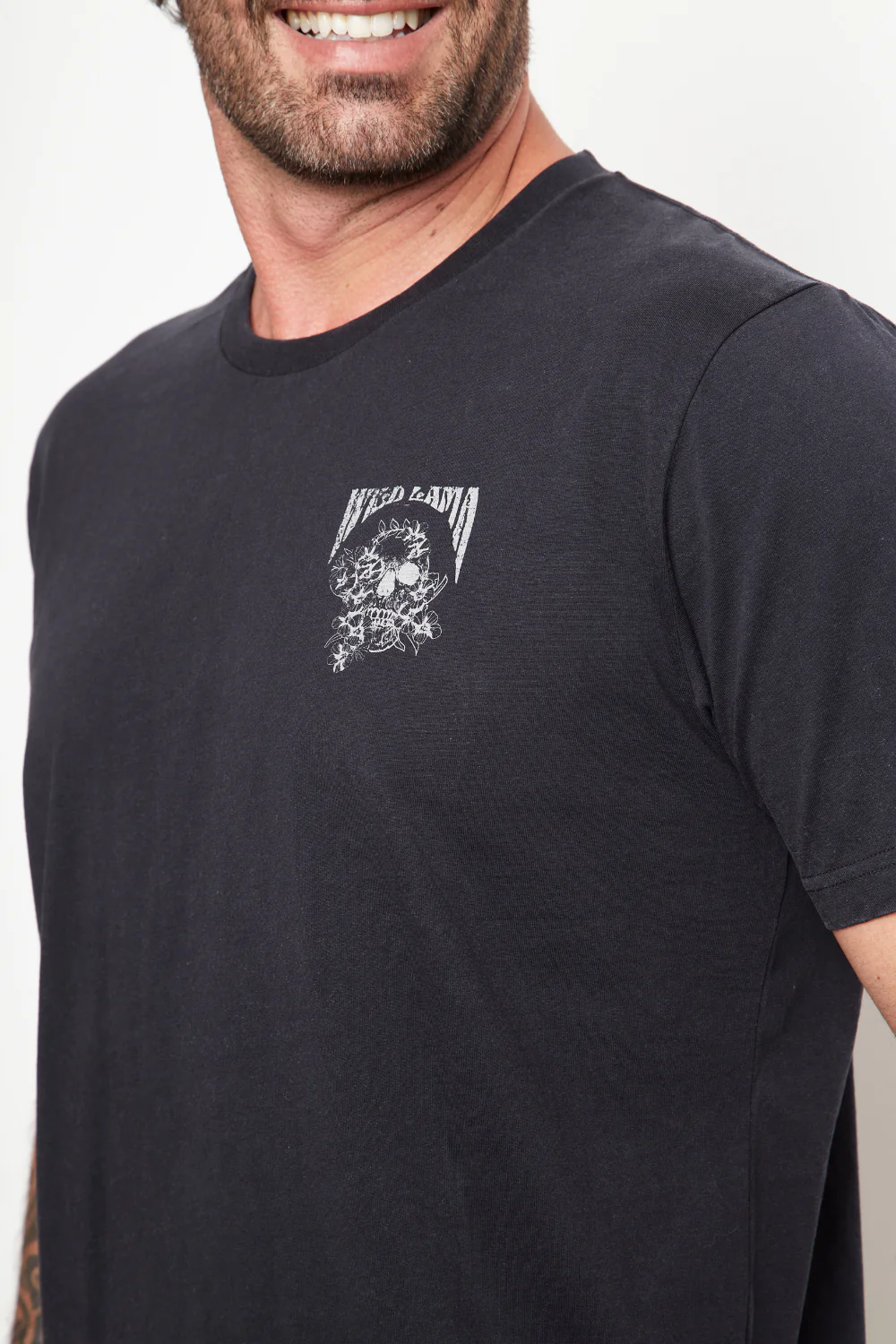 Polera Karu Orgánica Negro Hombre - Imagen 6