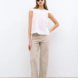 Blusa romántica cuello redondo