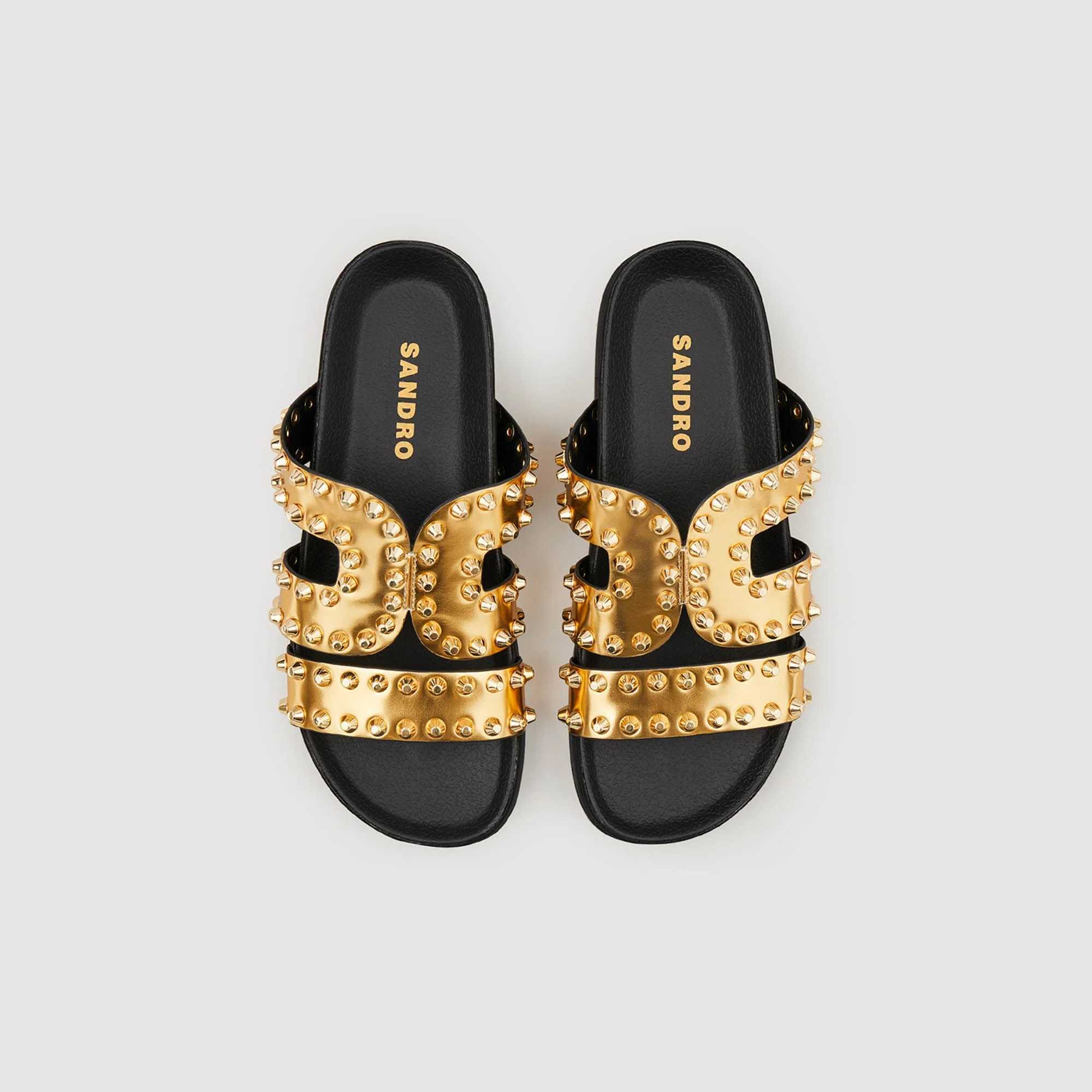 Sandalias planas con remaches - Imagen 4