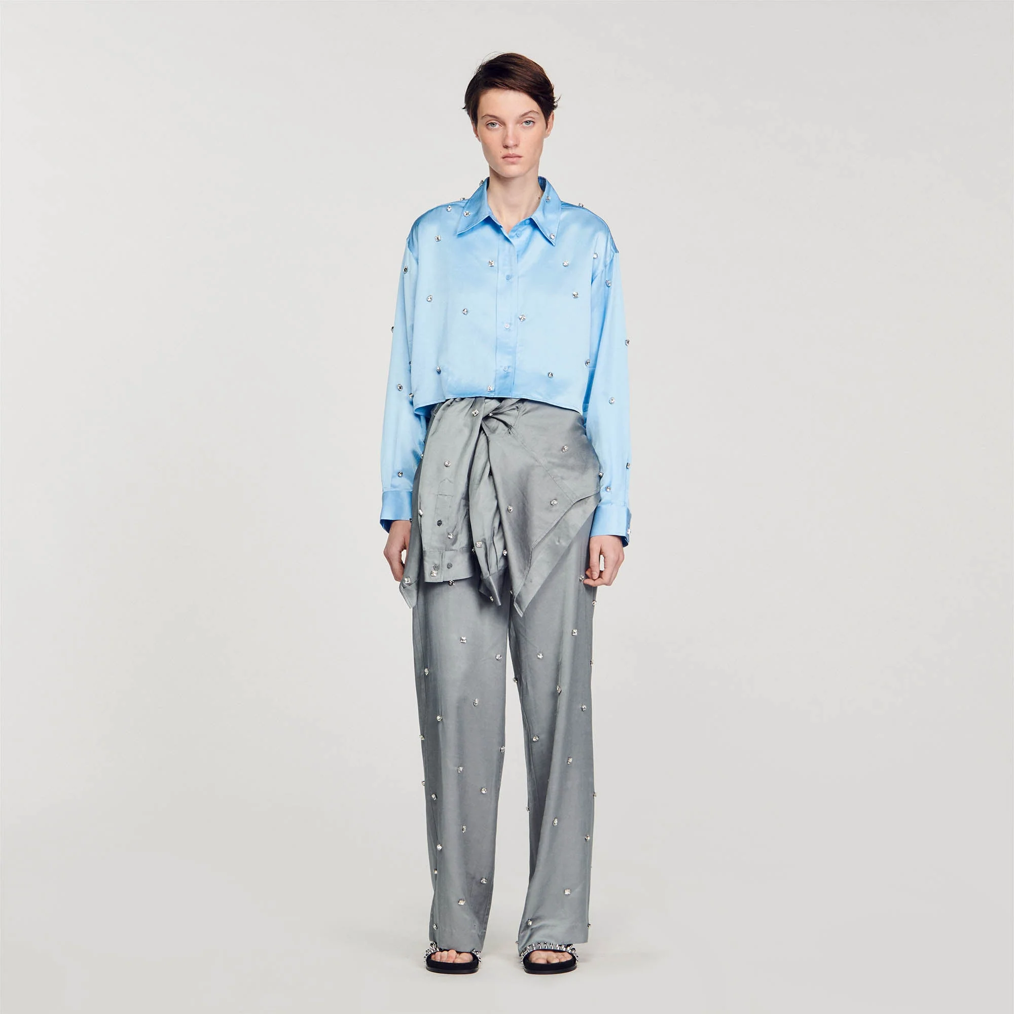 Camisa satinada decorada con strass - Imagen 7