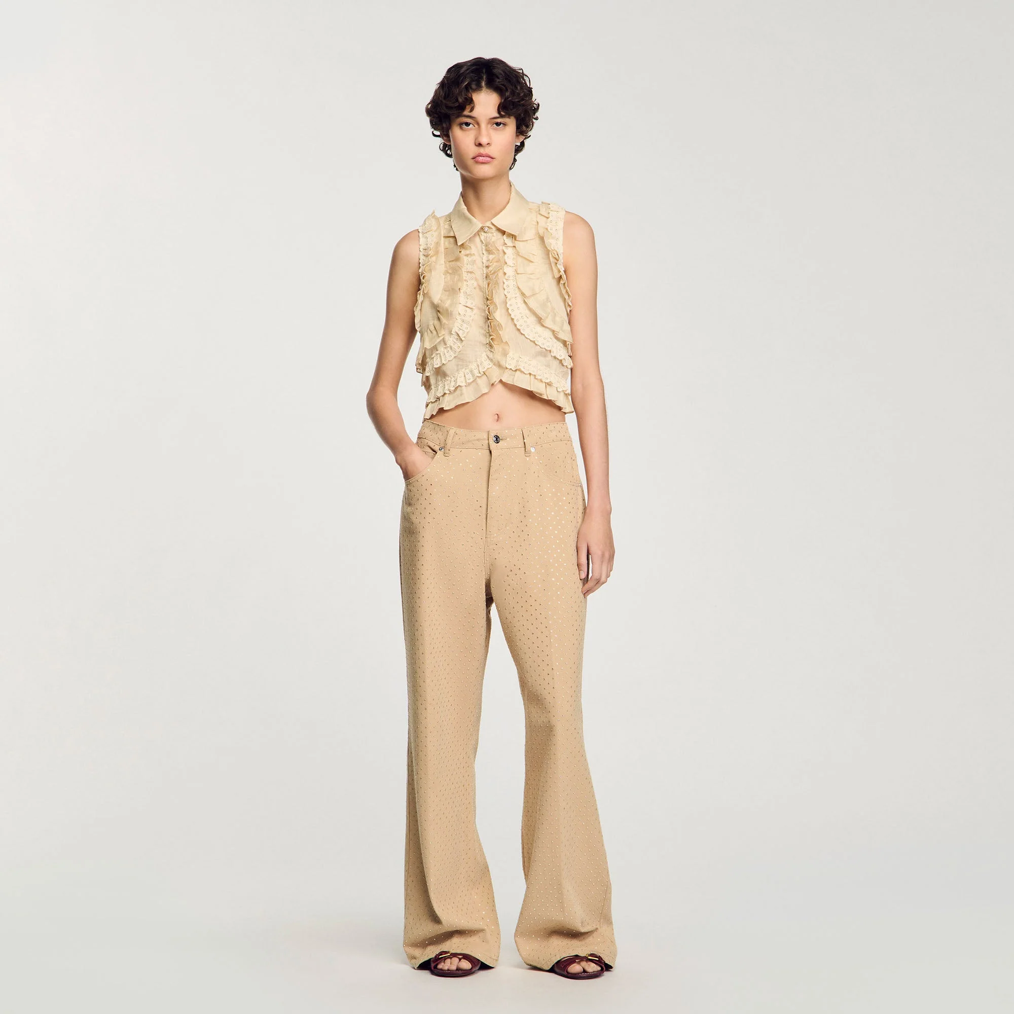 Camisa corta con volantes