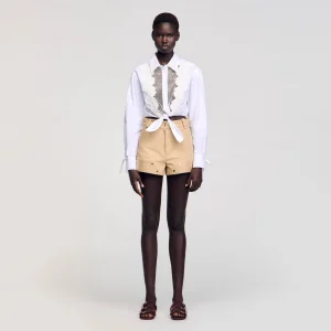 Camisa con plastrón de encaje