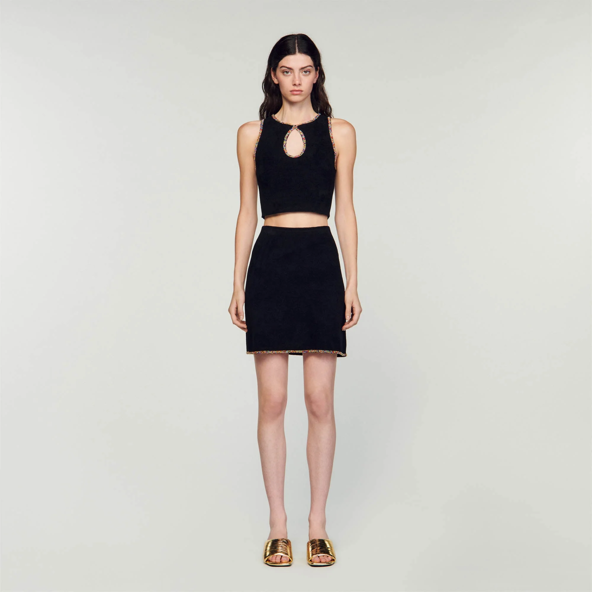 Falda corta de tejido de terciopelo