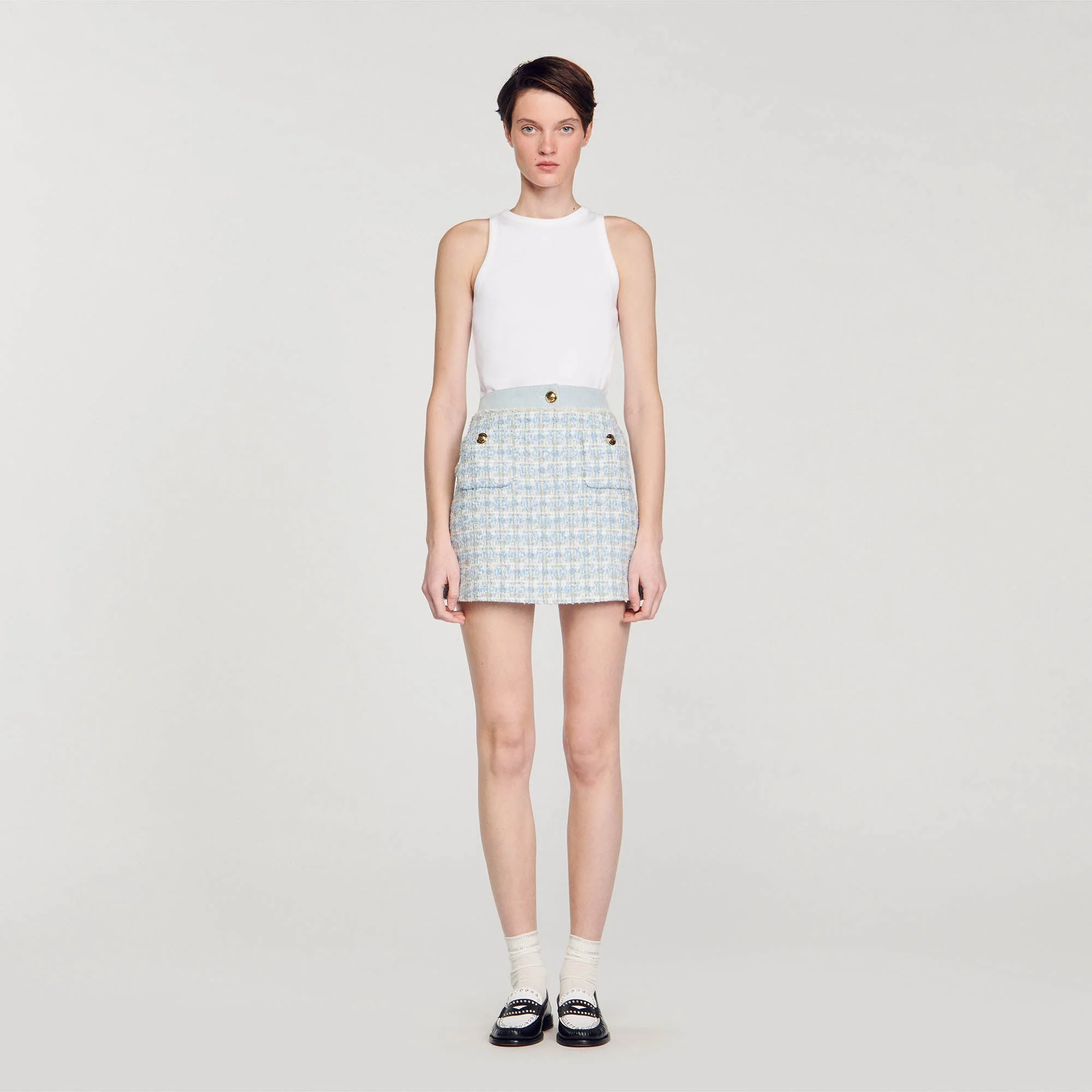 Falda corta de sarga