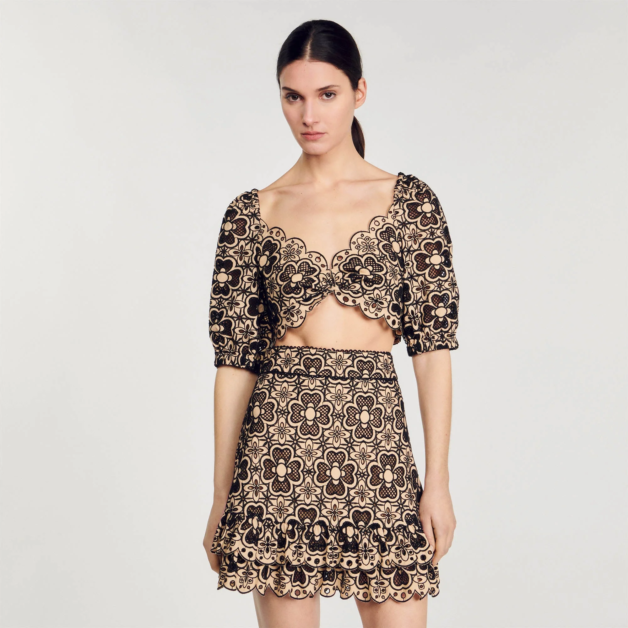 Falda corta con bordado inglés - Imagen 3