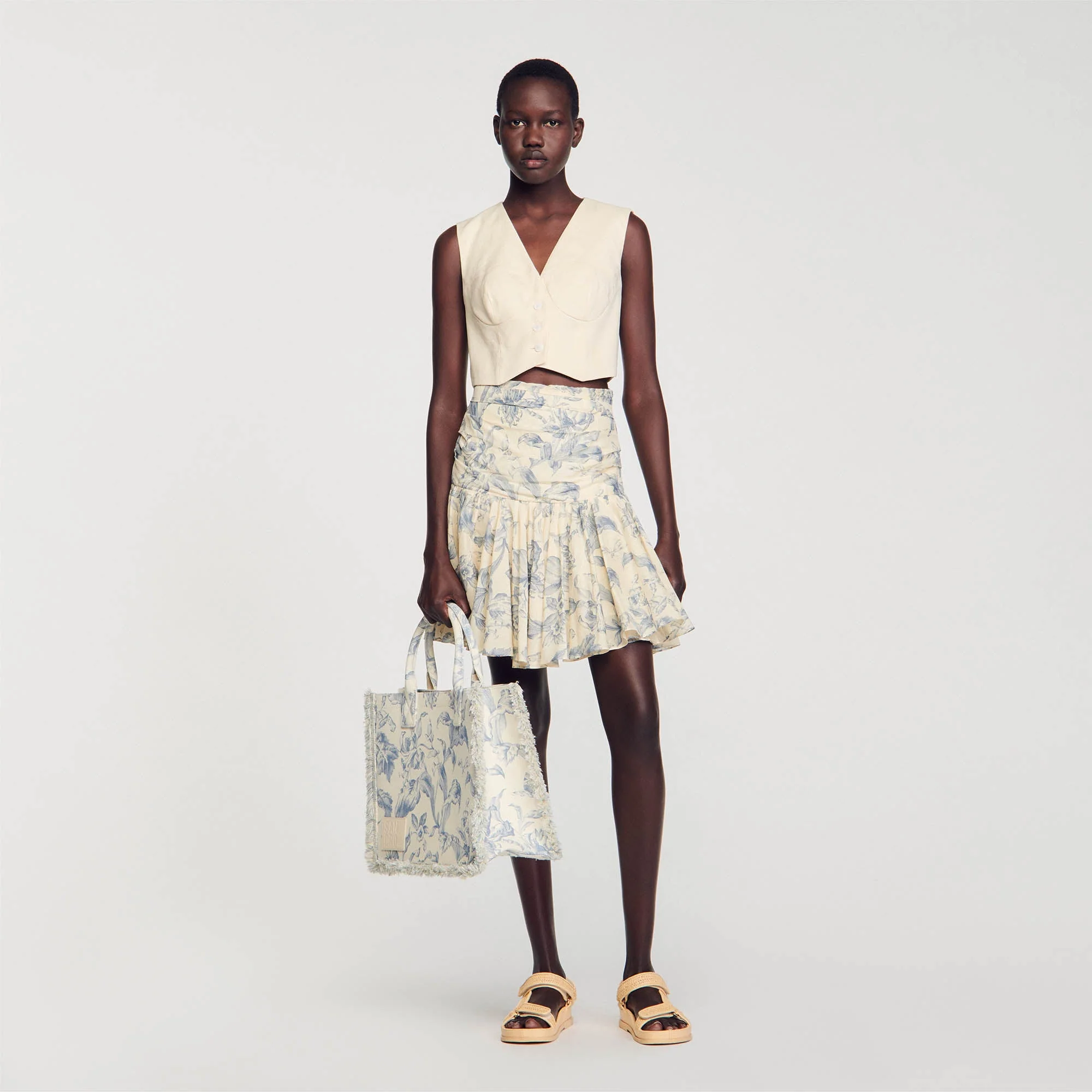 Falda de flores con volantes