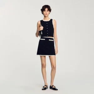 Falda corta con detalles de ganchillo