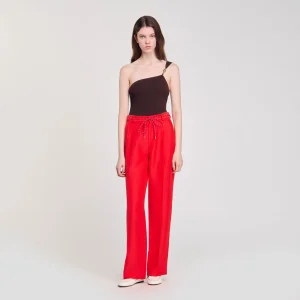 Pantalones con cinturón tipo cordón