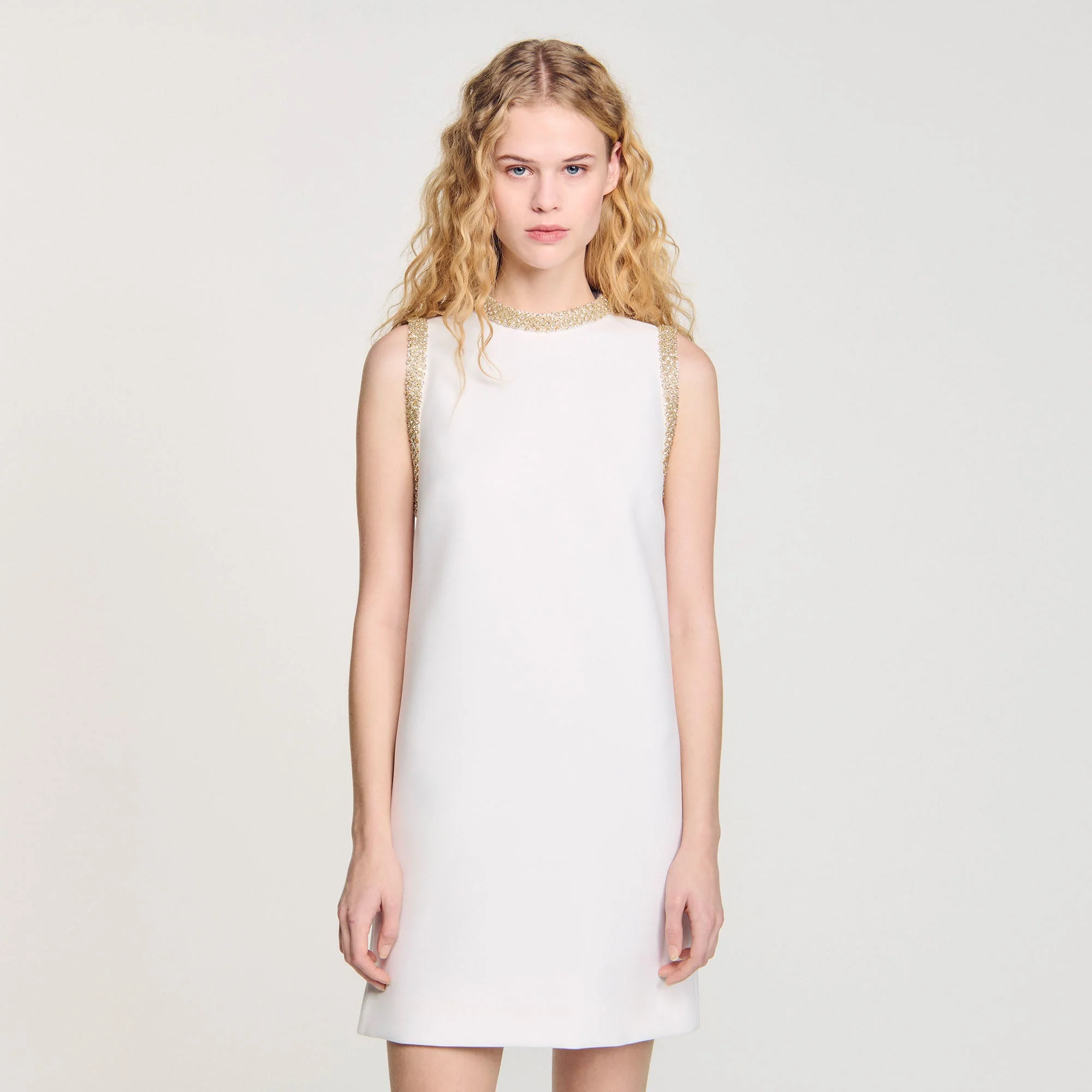 Vestido corto con detalles de strass - Imagen 5