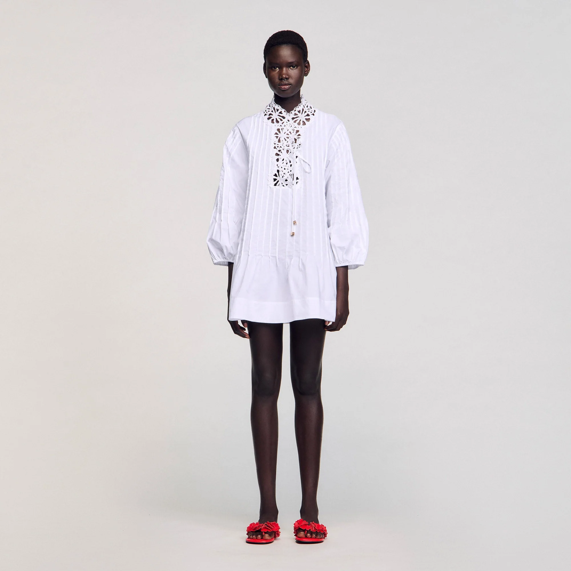 Vestido corto con detalle de encaje - Imagen 3