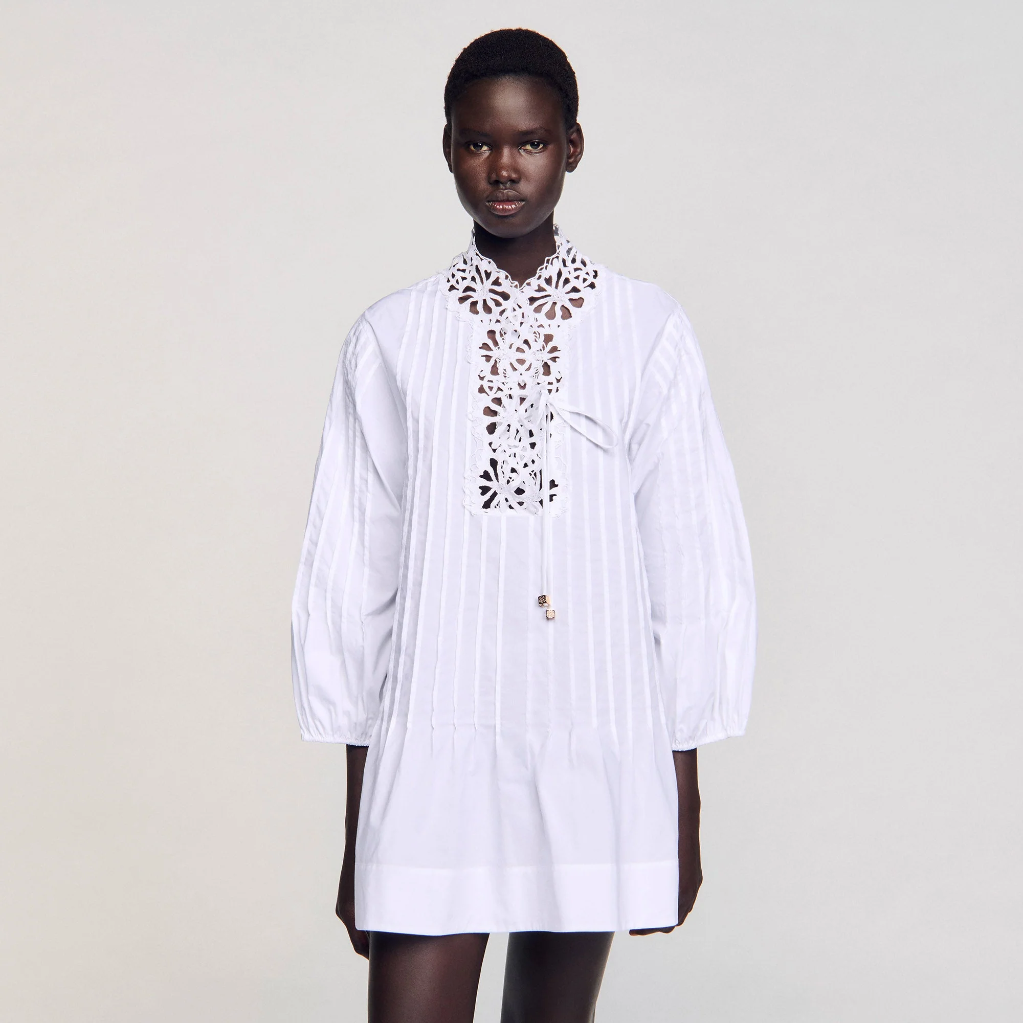 Vestido corto con detalle de encaje - Imagen 4