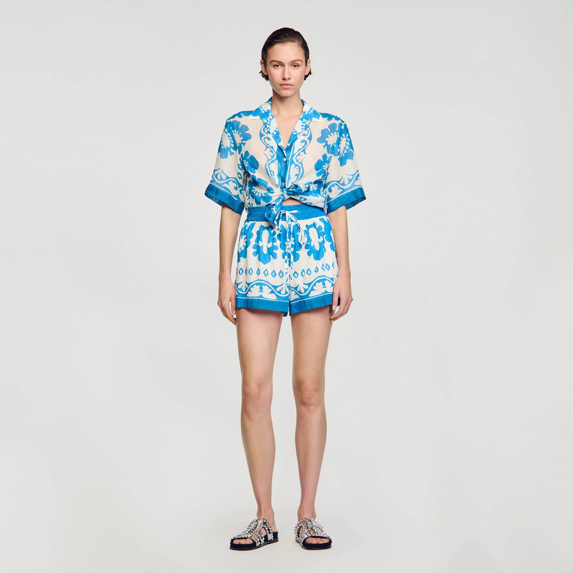 Pantalón corto ancho y estampado - Imagen 5