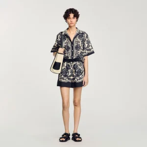 Pantalón corto con estampado floral