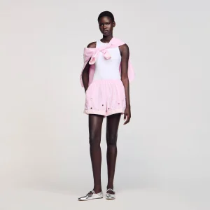 Pantalón corto con strass y rayas