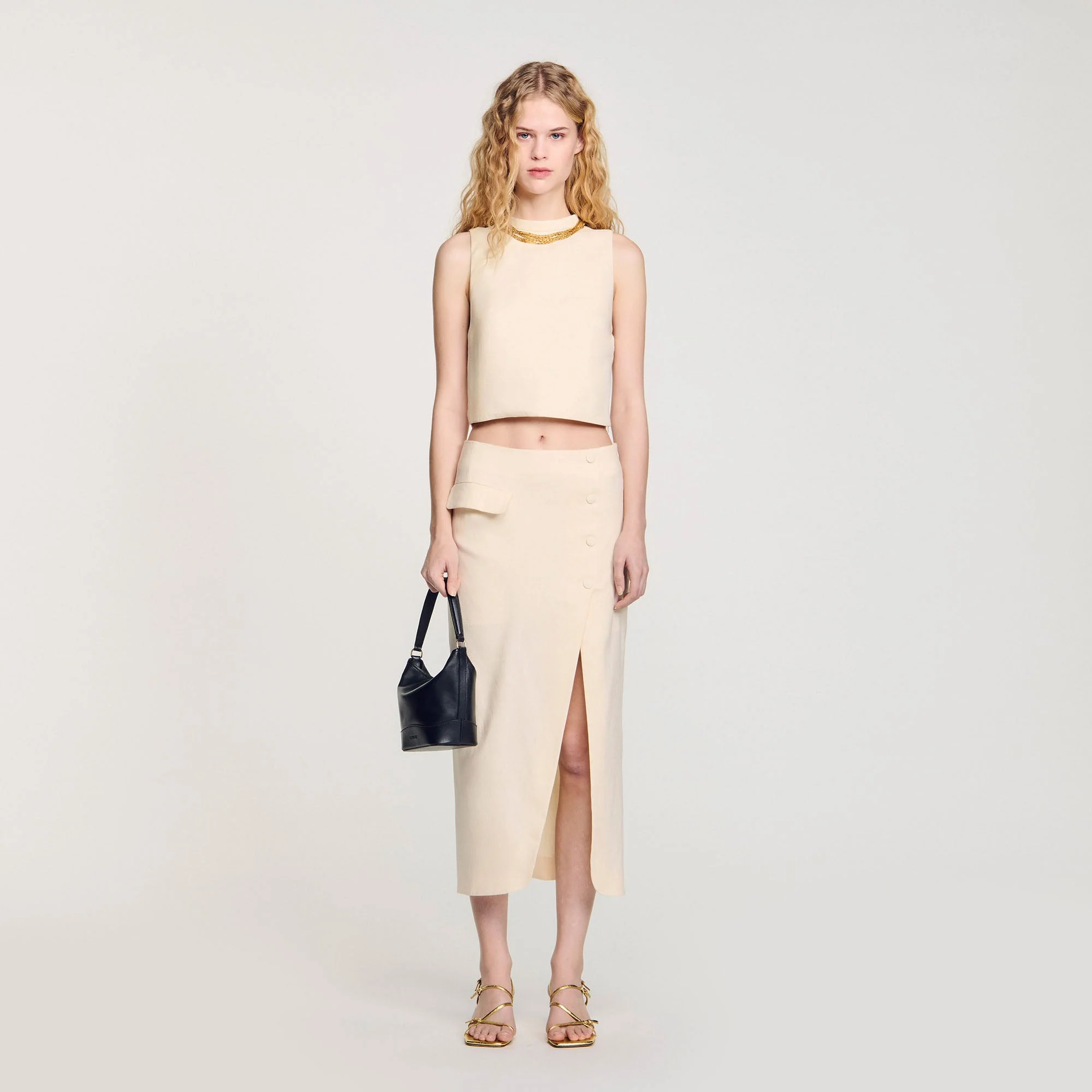 Top corto de punto con collar