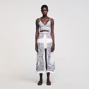 Top corto con estampado de bandana