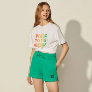 Camiseta con mensaje estampado